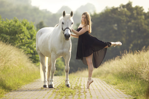 Baletttänzerin mit Pferd